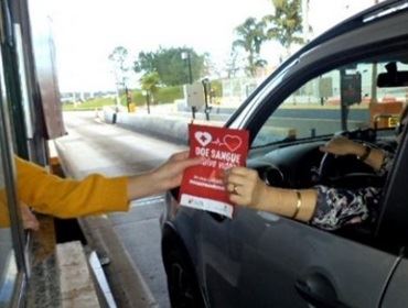 Instituto CCR, CCR SPVias e Artesp distribuem panfletos da campanha Junho Vermelho