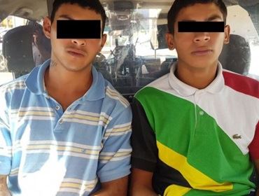 Dupla conhecida pela polícia é flagrada com moto furtada