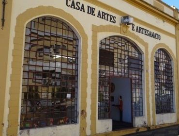 Casa de Artes e Artesanato, ponto de encontro de artistas, comemora 31 anos