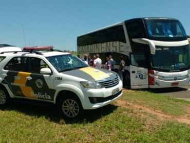 TOR FLAGRA MULHER COM 3 TABLETES DE COCAÍNA