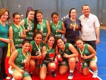 BASQUETE FEMININO GANHA OURO EM CAMPEONATO DA UNIMED