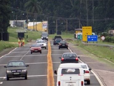 MOTORISTA SAI ILESO APÓS CAPOTAR VEÍCULO EM AVARÉ