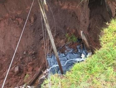 Novas erosões agora ameaçam casa do bairro São Rogério