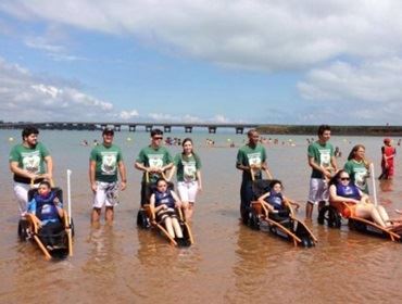 PROJETO ?PRAIA ACESSÍVEL? OFERECE LAZER A PORTADORES DE DEFICIÊNCIA