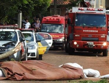 Caminhão sem freio atravessa cidade de Arandu