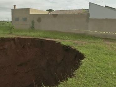 Crateras em bairros de Avaré preocupam moradores: 'Desesperador'