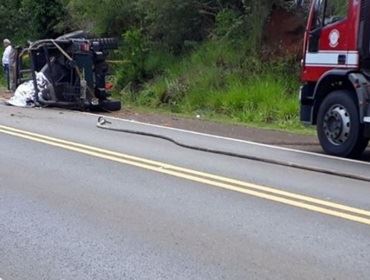 Capotamento deixa um morto e feridos em rodovia de Taquarituba