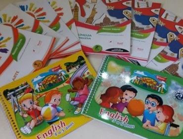 Prefeitura entrega material didático de Arte e Inglês para alunos