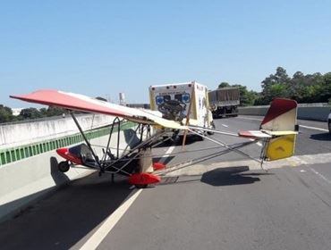 Ultraleve faz pouso forçado em rodovia de Tietê