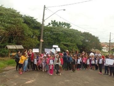 No Dia do Meio Ambiente, alunos protestam contra queimadas