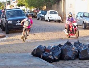 Falta de EPIs impossibilita coleta de lixo na cidade