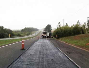 Reparo de pavimento nas rodovias administradas pela CCR SPVias