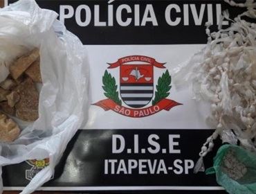 Trio é flagrado dentro de táxi com mais de 400 porções de crack em Itapeva