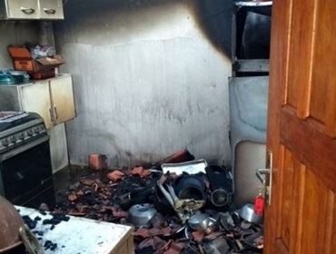 Incêndio destrói cozinha de casa em Avaré