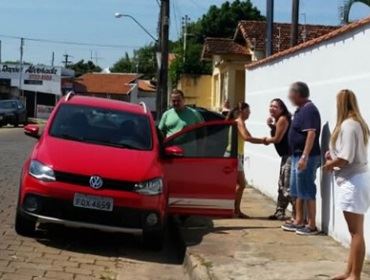 Elemento altamente descontrolado agride uma mulher em pleno domingo   na Rua Acre em Avaré