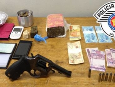 POLÍCIA MILITAR PRENDE QUATRO PESSOAS PELO CRIME DE TRÁFICO DE DROGAS NA CIDADE DE PARANAPANEMA/SP