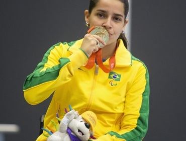 Medalhista de ouro do PARAPAN visita CASA Cerqueira I