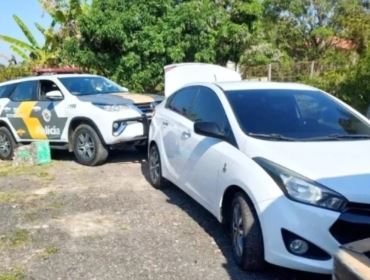 Motorista é preso transportando tijolos de maconha dentro de carro roubado em Porangaba