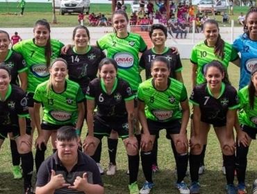 Futebol feminino de Avaré vence competição em Coronel Macedo