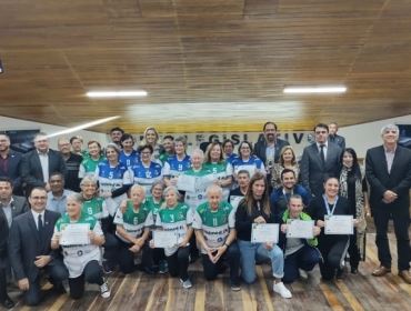 ATLETAS DA AFPCA E DA MELHOR IDADE SÃO HOMENAGEADOS NA CÂMARA