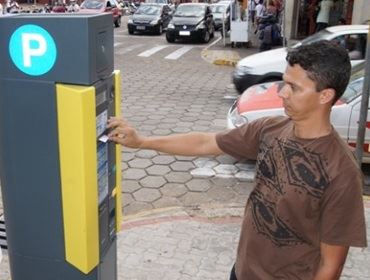 Botucatu vereador denuncia cobrança irregular do parquímetro 