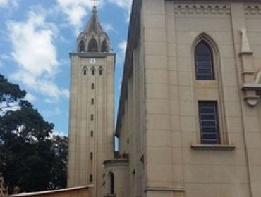 Defesa Civil interdita igreja e ruas ao redor por torre de 40m que pode cair