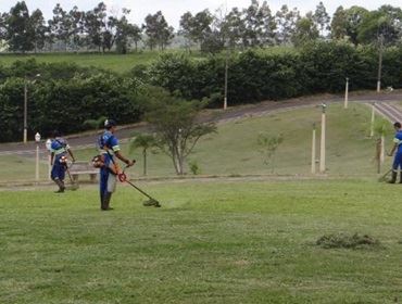 Serviços de limpeza são executados em todos os bairros