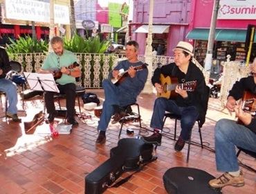 Largo do Mercado terá música ao vivo neste sábado