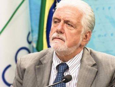 Governo avalia usar reservas para abater dívida pública