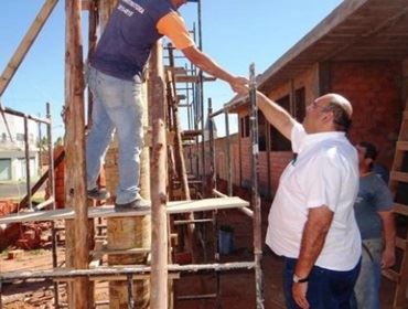 Prefeito vistoria a execução de obras das unidades de saúde