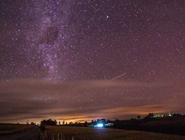 'Chuva de meteoros' é registrada por fotógrafo na zona rural de Itapeva, SP