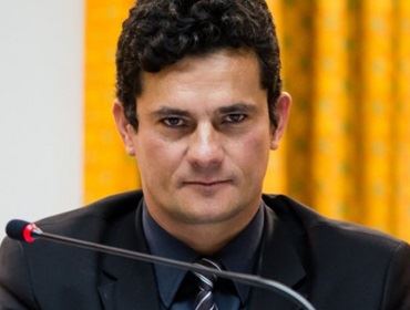 Moro é tratado como herói em manifestação em Brasília