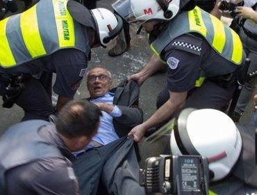 SUPLICY É DETIDO EM PROTESTO CONTRA REINTEGRAÇÃO E LIBERADO APÓS 3 HORAS