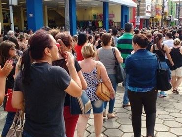 Servidores de Avaré entram em greve e protestam por salários atrasados