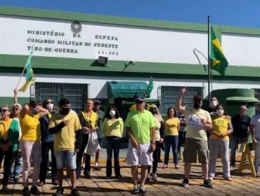 Manifestantes pedem impeachment de Dória, AI-5 e flexibilização da quarentena