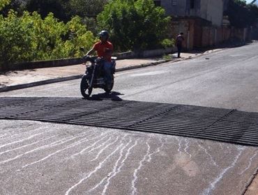 Prefeitura implanta redutores de velocidade em diversos locais da cidade 