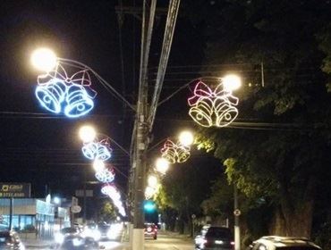 Decoração típica alegra o centro comercial da Estância