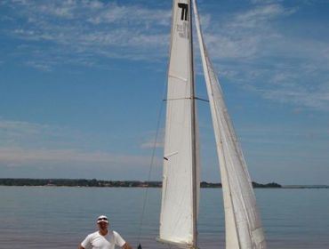 Por vergonha da sujeira, professor suspende aulas de vela no Camping