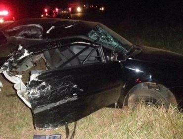 Acidente deixa carro despedaçado e mata motorista em Manduri