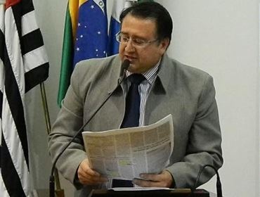 Roberto Araujo sai em defesa dos servidores municipais