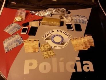 POLÍCIA MILITAR PRENDE UMA PESSOA POR TRÁFICO DE DROGAS NA CIDADE DE ITAÍ