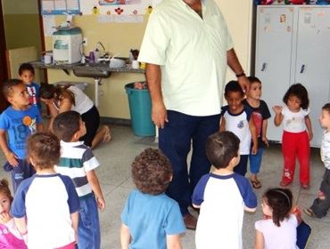  Prefeito visitas escolas  e vistoria obras da saúde