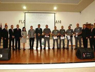 POLÍCIAIS MILITARES SÃO HOMENAGEADOS NA CÂMARA MUNICIPAL DE ITAÍ/SP