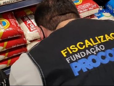 Procon notifica supermercados por vender itens de cesta básica com preços abusivos