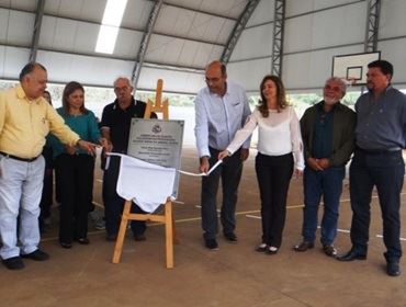 Prefeitura entrega cobertura da quadra da EMEB Suleide Amaral Bueno