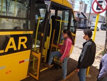 Novos ônibus já transportam 3.018 alunos