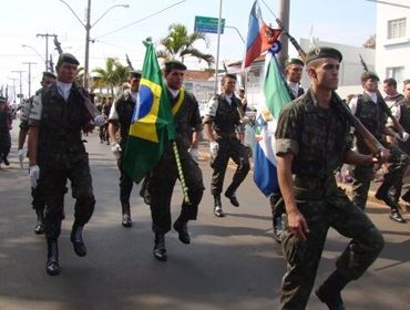  Tiro de Guerra de Avaré abriu o desfile de aniversário dos 140 anos de Itaí na manhã de ontem.