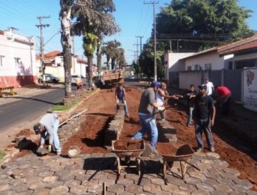 Trecho da Avenida Major Rangel é preparado para pavimentação