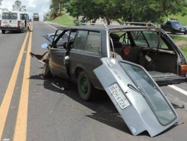 Van transportando pacientes a Botucatu sofre acidente