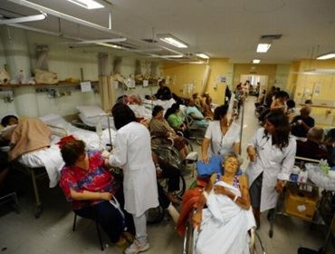 Hospitais superlotados são reflexo da crise financeira